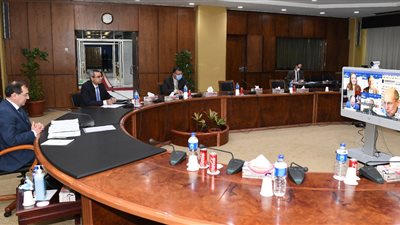 «الملا»: الاعداد للتوقيع النهائى على 12 اتفاقية للبحث عن البترول والغاز