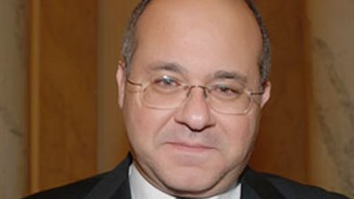 سفير مصر في طوكيو يبحث مع المسئولين بالحكومة اليابانية تعزيز العلاقات الثنائية