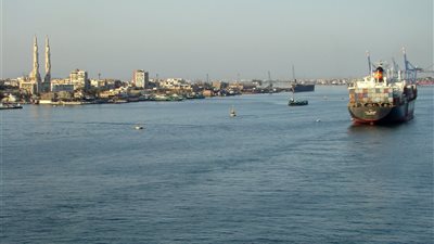 إغلاق موانئ السويس الأربعة لسوء الأحوال الجوية