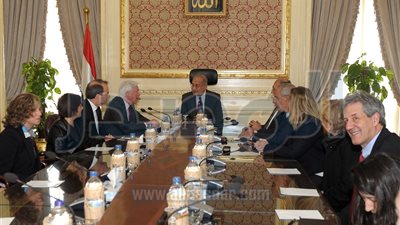 شريف إسماعيل يستعرض مع رئيس اللجنة الأمريكية اليهودية جهود الإصلاح بمصر