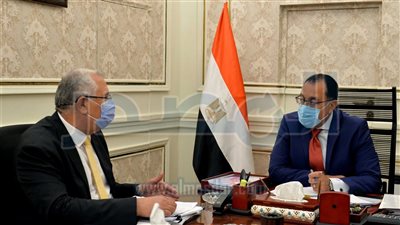 مدبولى يستعرض مشروع المزارع المصرية النموذجية المشتركة في أفريقيا