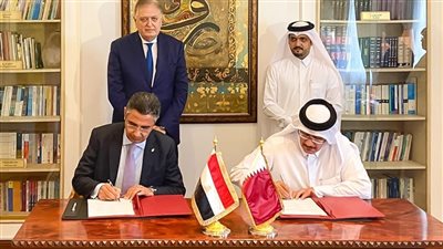 البريد المصري يوقع إتفاقيتي تعاون مع نظيره القطري بالدوحة