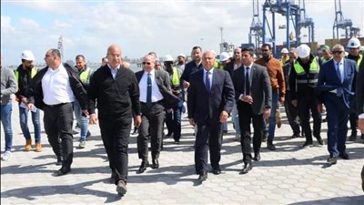 وزير النقل يتابع معدلات تنفيذ المشروعات التنموية والخدمية بميناء الدخيلة