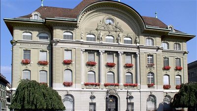 البنك المركزي السويسري يخفض معدلات الفائدة 25 نقطة أساس 