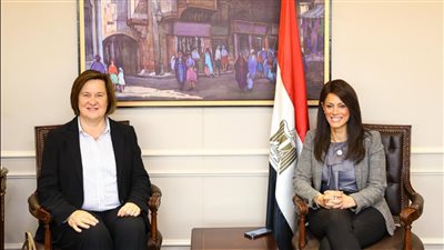 «المشاط» تبحث مع الوكالة الفرنسية للتنمية مشروعات التعاون بمجالات الطاقة المتجددة والأمن الغذائي