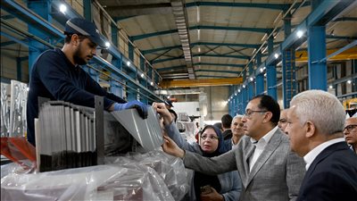 رئيس الوزراء يزور مصنع «السويدي» للمحولات الكهربائية بالعاشر من رمضان