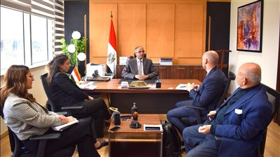 وزير الإسكان يُتابع موقف المشروعات الجاري تنفيذها بالتعاون مع شركاء التنمية