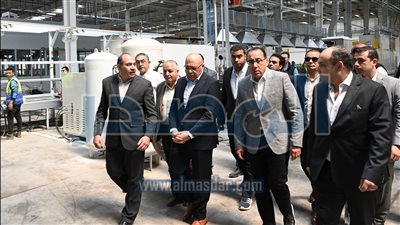 رئيس الوزراء يبدأ جولة تفقدية لعدد من المصانع بالعاشر من رمضان