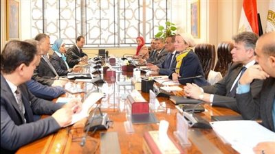 الحكومة تناقش آليات تطبيق منظومة التخلص الآمن من المخلفات بالمنشآت السياحية