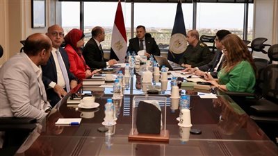 وزير السياحة يتابع آخر مستجدات مشروع تطوير خدمات الزائرين بمنطقة أهرامات الجيزة