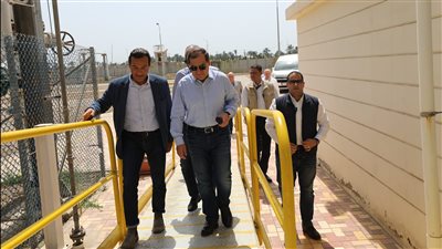 وزير البترول يتفقد سير العمل بمصنع الميثانكس بدمياط