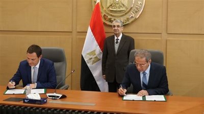 «الكهرباء» تتعاون مع « شنايدر إليكتريك» لتحسين الفقد الفنى بشبكة الجهد المتوسط