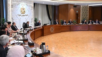 الحكومة: السياسات النقدية وتوافر النقد الأجنبي أسهم في ضبط الأسواق وانخفاض الأسعار