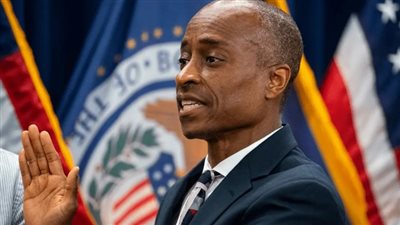 نائب رئيس الفيدرالي الأمريكي يدعم سياسة التشديد النقدي