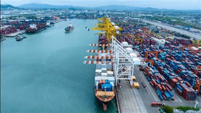 تداول 10 آلاف طن و585 شاحنة بضائع عامة ومتنوعة بموانئ البحر الأحمر