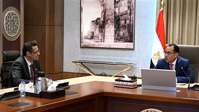 رئيس الوزراء يناقش سبل دعم وتطوير خدمات الصحفيين