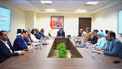 وزير الإسكان يتابع مع الإتحاد الأوروبي مشروعات الاستخدام الآمن لمياه الصرف 