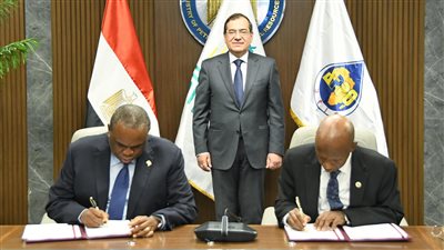 «الملا» يشهد توقيع اتفاق تأسيس البنك الأفريقي للطاقة باستثمارات 5 مليارات دولار