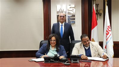 «تنمية المشروعات» يوقع عقد تمويل بـ160 مليون جنيه مع جمعية «المبادرة»