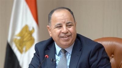 وزير المالية يوجه بتسهيل إنهاء الإجراءات الجمركية للحجاج