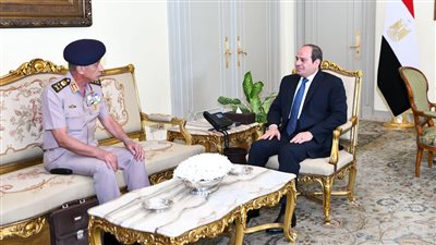 الرئيس السيسي يستقبل القائد العام للقوات المسلحة وزير الدفاع والإنتاج الحربي