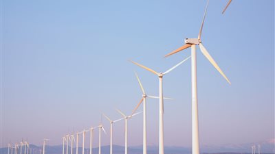 مصر تخطط لبناء مزرعة رياح بتكلفة 10 مليارات دولار في 2026