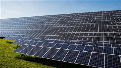 «أكوا باور» تتسلم شهادة التشغيل التجاري لمشروع محطة كوم أمبو للطاقة الشمسية