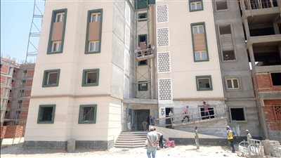مسئولو «الإسكان» يتابعون موقف تنفيذ وحدات «سكن لكل المصريين» بالعاشر من رمضان