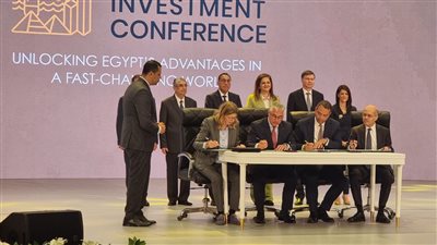 توقيع اتفاقيتي مشروعين لاقتصادية قناة السويس بالسخنة وشرق بورسعيد