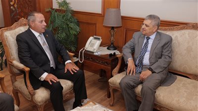 رئيس قناة السويس يؤكد تعزيز التعاون المشترك لدعم الخطط التنموية في بورسعيد