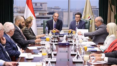 وزيرا الاتصالات والثقافة يبحثان تعزيز التعاون المشترك فى مشروعات التحول الرقمي 