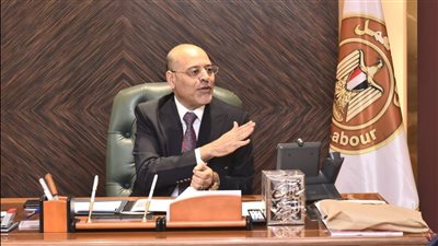 وزير العمل يوجه بصرف 200 ألف جنيه لضحايا حادث الأقصر 