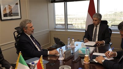 وزير السياحة يبحث إقامة معارض أثرية مؤقتة في إيطاليا
