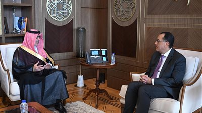 رئيس الوزراء يبحث سبل دعم الاستثمارات السعودية في مصر 