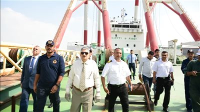 رئيس قناة السويس يتفقد أحدث الروافع البحرية ضمن استراتيجية تطوير الأسطول البحري