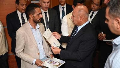  «الوزير» يشهد حصول عدد من المستثمرين على رخص التشغيل وشهادات السجل الصناعي