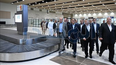 رئيس الوزراء يوجه بسرعة الانتهاء من المشروعات الجاري تنفيذها بمطار برج العرب 