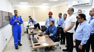 وزير البترول يتفقد تسهيلات ميناء الحمراء لمتابعة أعمال التوسعات