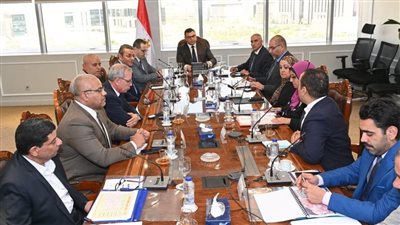 وزير الإسكان يوجه بسرعة انتهاء دراسة طلبات تقنين الأوضاع بالشروق والعبور الجديدة