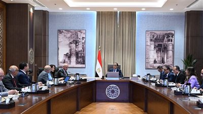 رئيس الوزراء يبحث خطط مجموعة «المنصور» للتوسع في تصنيع السيارات بمصر 