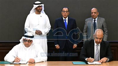 تحالف «مصدر-إنفينيتي» يوقع اتفاقيتين لإنتاج 200 ميجاوات من طاقة الرياح بخليج السويس 