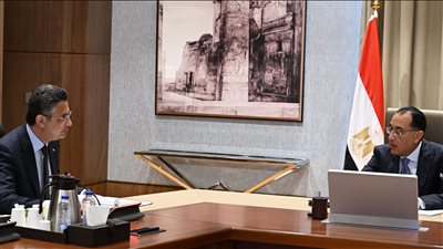 الحكومة: ضخ 300 ألف طن من السلع التموينية واللحوم والدواجن بالأسواق