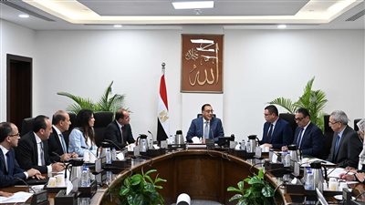 رئيس الوزراء يوجه بصرف كامل تعويضات متضرري المحاور المرورية خلال 3 أشهر 