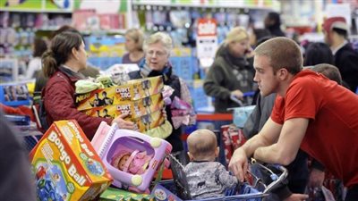 مؤشر ثقة المستهلكين الأمريكيين يسجل أعلى مستوياته في 6 أشهر