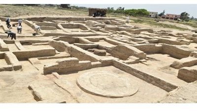 الكشف عن ثكنات عسكرية ومخازن للأسلحة بمنطقة آثار تل الأبقعين في البحيرة