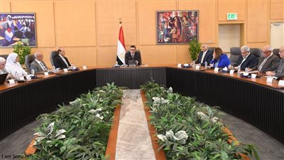 وزير الإسكان يتابع تحضيرات المشاركة بالمنتدى الحضرى العالمى