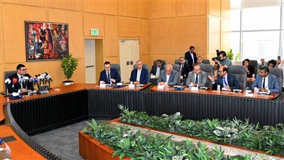 وزير الإسكان: إتاحة الأراضي للمستثمرين المصريين بالجنيه.. وفرص للشراكات الأجنبية بالدولار 