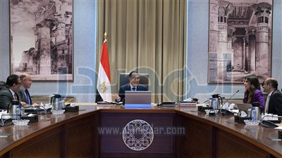 رئيس الوزراء يتابع جهود تطوير أداء سوق الأوراق المالية