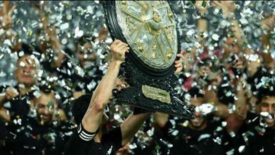 «كاف» يوافق على تسليم درع الدوري للأهلي عقب مباراة جورماهيا