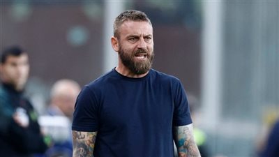 نادي روما الإيطالي يعلن إقالة المدير الفني دي روسي